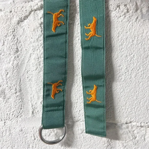 Vineyard Vines D-ring Green Belt with Orange Embroidered Dog Motifs Sz L EUC - Picture 2 of 8